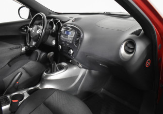 Подержанный автомобиль Nissan Juke 2011 года (12 фото)