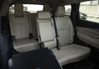 Подержанный автомобиль Infiniti QX60 2022 года (30 фото)