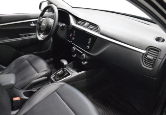 Подержанный автомобиль Kia Rio Hatchback 2022 года (11 фото)