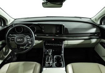 Подержанный автомобиль Kia Carnival 2021 года (13 фото)