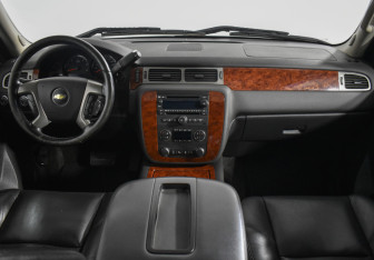 Подержанный автомобиль Chevrolet Tahoe 2013 года (17 фото)