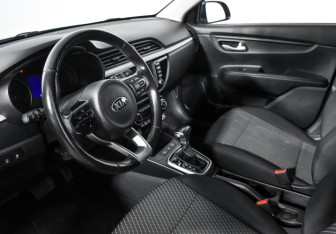 Подержанный автомобиль Kia Rio Sedan 2017 года (9 фото)