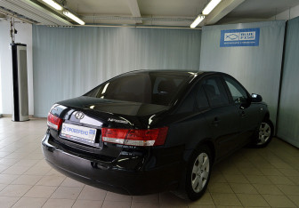 Подержанный автомобиль Hyundai Sonata 2008 года (4 фото)