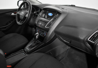 Подержанный автомобиль Ford Focus Sedan 2017 года (14 фото)