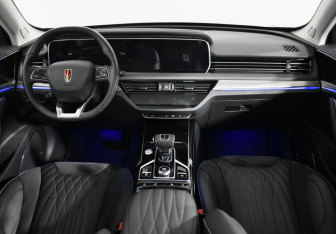 Подержанный автомобиль Hongqi HS5 2024 года (13 фото)