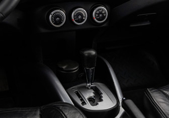 Подержанный автомобиль Peugeot 4007 2008 года (11 фото)