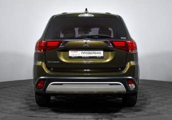 Подержанный автомобиль Mitsubishi Outlander 2020 года (6 фото)