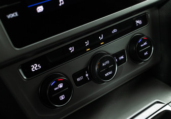 Подержанный автомобиль Volkswagen Passat Wagon 2017 года (17 фото)