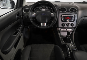 Подержанный автомобиль Ford Focus Hatchback 2011 года (75 фото)