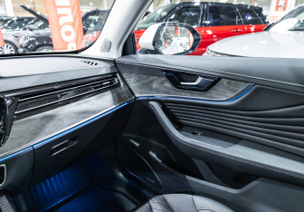 Подержанный автомобиль Hongqi HS5 2024 года (24 фото)