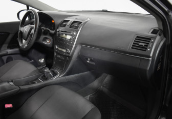Подержанный автомобиль Toyota Avensis Sedan 2009 года (12 фото)