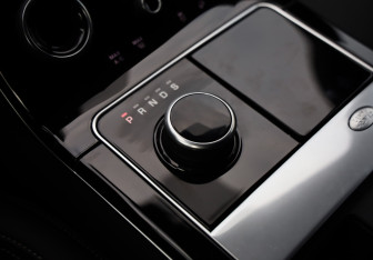 Подержанный автомобиль Land Rover Range Rover Velar 2017 года (23 фото)