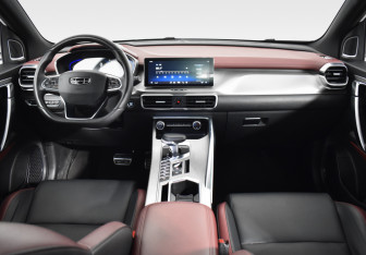 Подержанный автомобиль Geely Coolray 2023 года (11 фото)