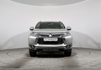 Подержанный автомобиль Mitsubishi Pajero Sport 2017 года (2 фото)