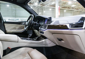 Подержанный автомобиль BMW X5 2019 года (32 фото)