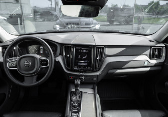 Подержанный автомобиль Volvo XC60 2018 года (12 фото)