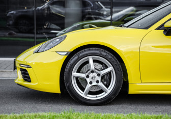 Подержанный автомобиль Porsche Boxster 2020 года (12 фото)