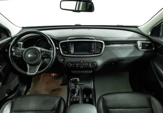 Подержанный автомобиль Kia Sorento 2016 года (13 фото)