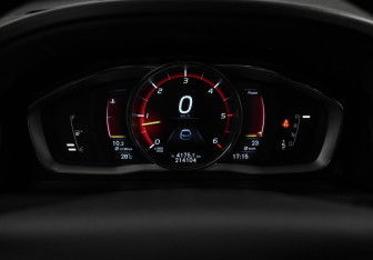 Подержанный автомобиль Volvo XC60 2015 года (21 фото)