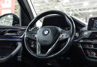 Подержанный автомобиль BMW X3 2018 года (22 фото)