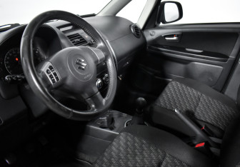 Подержанный автомобиль Suzuki SX4 Hatchback 2007 года (9 фото)