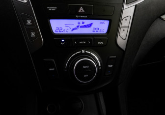 Подержанный автомобиль Hyundai Santa Fe 2012 года (16 фото)