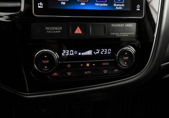 Подержанный автомобиль Mitsubishi Outlander 2018 года (15 фото)