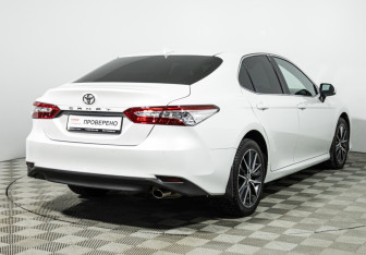 Подержанный автомобиль Toyota Camry Sedan 2022 года (5 фото)