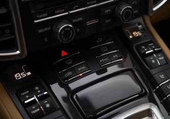 Подержанный автомобиль Porsche Cayenne 2014 года (24 фото)