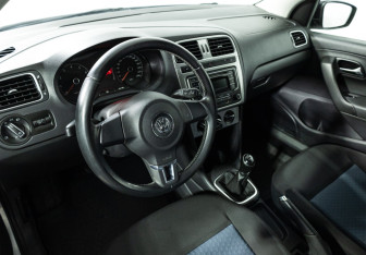 Подержанный автомобиль Volkswagen Polo Sedan 2013 года (11 фото)