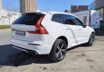 Подержанный автомобиль Volvo XC60 2019 года (3 фото)