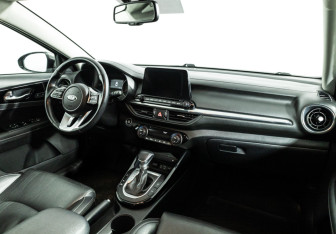 Подержанный автомобиль Kia Cerato Sedan 2019 года (9 фото)
