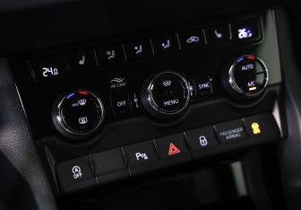 Подержанный автомобиль Skoda Karoq 2021 года (16 фото)