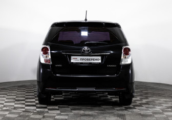 Подержанный автомобиль Toyota Verso 2013 года (6 фото)