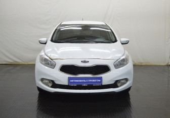 Подержанный автомобиль Kia Ceed Hatchback 2013 года (2 фото)