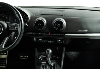 Подержанный автомобиль Audi A3 Sedan 2020 года (14 фото)