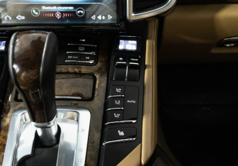 Подержанный автомобиль Porsche Cayenne 2011 года (22 фото)