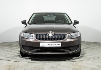 Подержанный автомобиль Skoda Octavia Liftback 2014 года (2 фото)