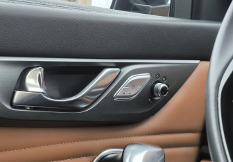 Подержанный автомобиль Changan CS95 2023 года (22 фото)