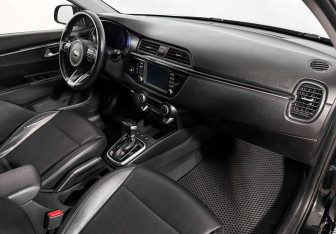 Подержанный автомобиль Kia Rio Sedan 2020 года (13 фото)