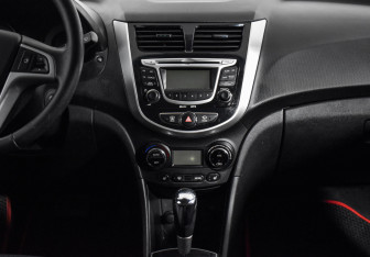 Подержанный автомобиль Hyundai Solaris Sedan 2012 года (14 фото)