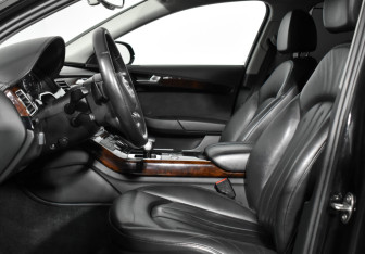 Подержанный автомобиль Audi A8 2012 года (11 фото)