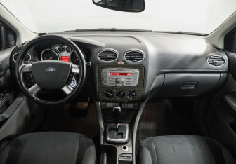 Подержанный автомобиль Ford Focus Hatchback 2008 года (10 фото)