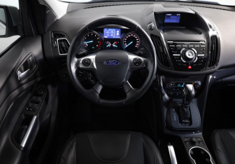 Подержанный автомобиль Ford Kuga 2016 года (9 фото)