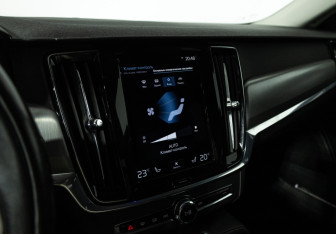 Подержанный автомобиль Volvo V90 2020 года (19 фото)