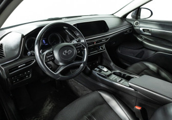 Подержанный автомобиль Hyundai Sonata 2019 года (11 фото)