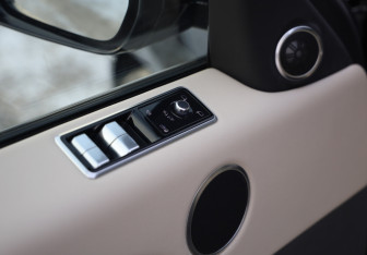 Подержанный автомобиль Land Rover Range Rover Sport 2021 года (25 фото)