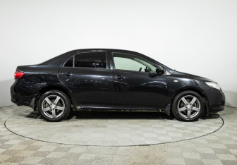 Подержанный автомобиль Toyota Corolla Sedan 2008 года (4 фото)
