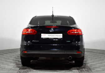 Подержанный автомобиль Ford Focus Sedan 2017 года (6 фото)