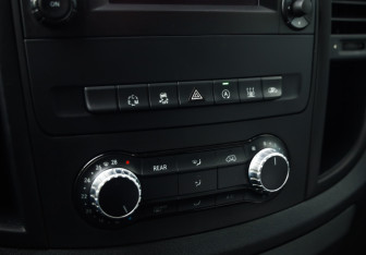 Подержанный автомобиль Mercedes-Benz Vito 2016 года (16 фото)